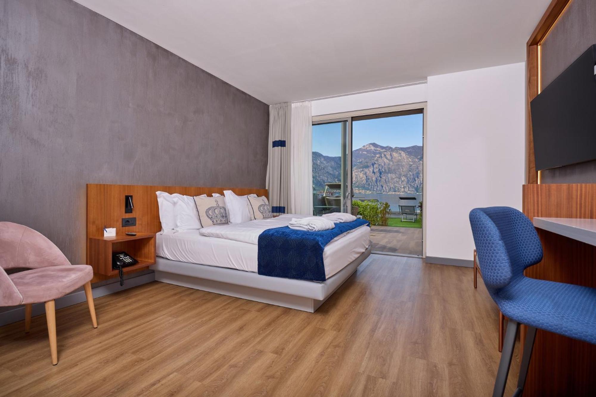Hotel Castello Lake Front 말세진느 외부 사진