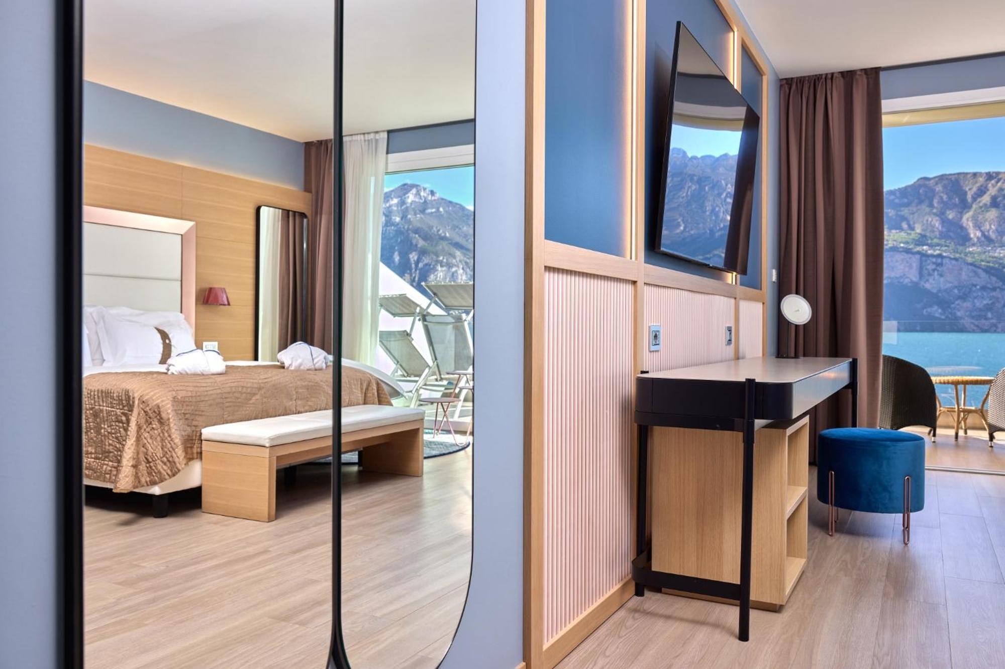 Hotel Castello Lake Front 말세진느 외부 사진