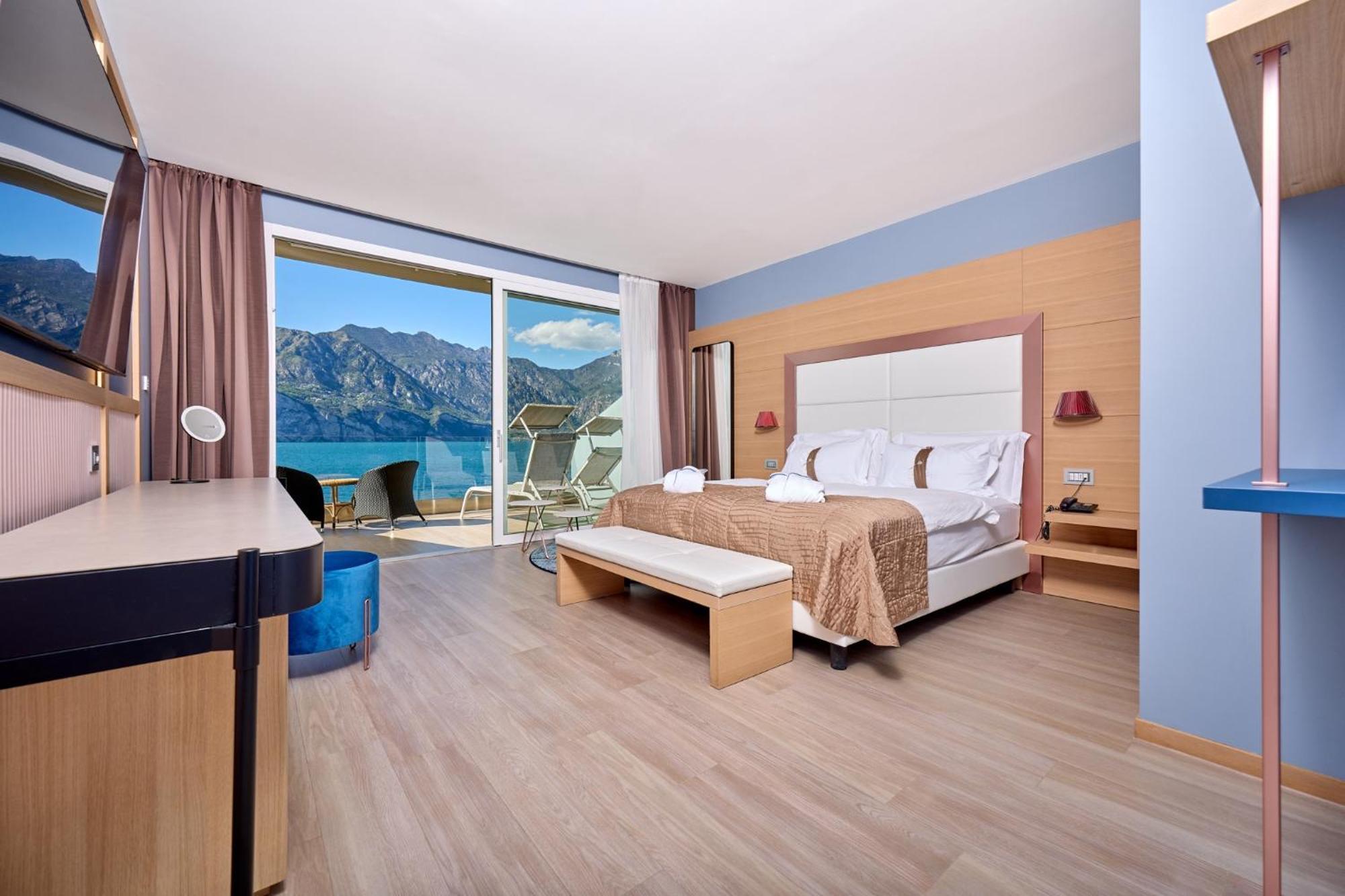 Hotel Castello Lake Front 말세진느 외부 사진