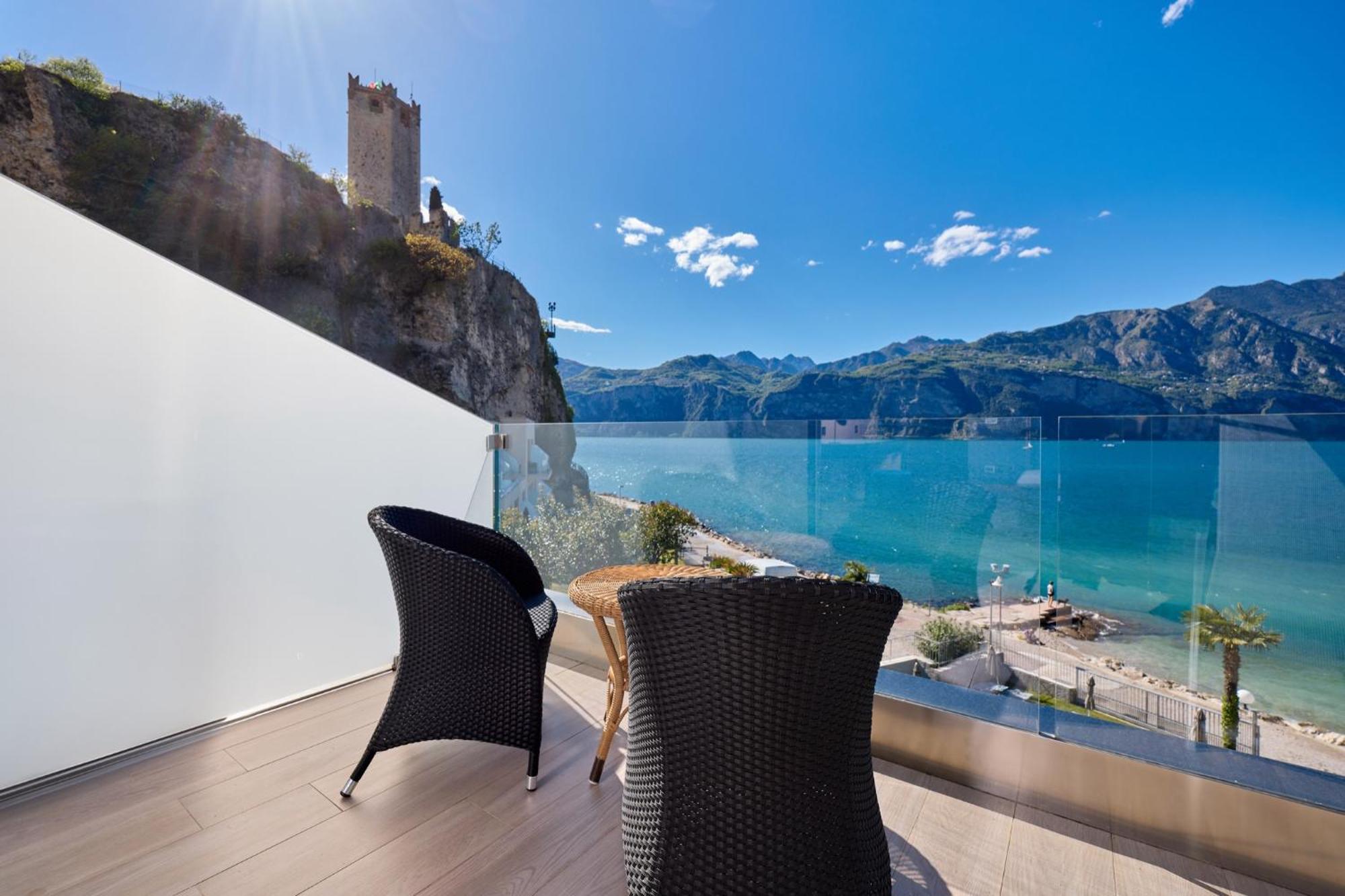 Hotel Castello Lake Front 말세진느 외부 사진