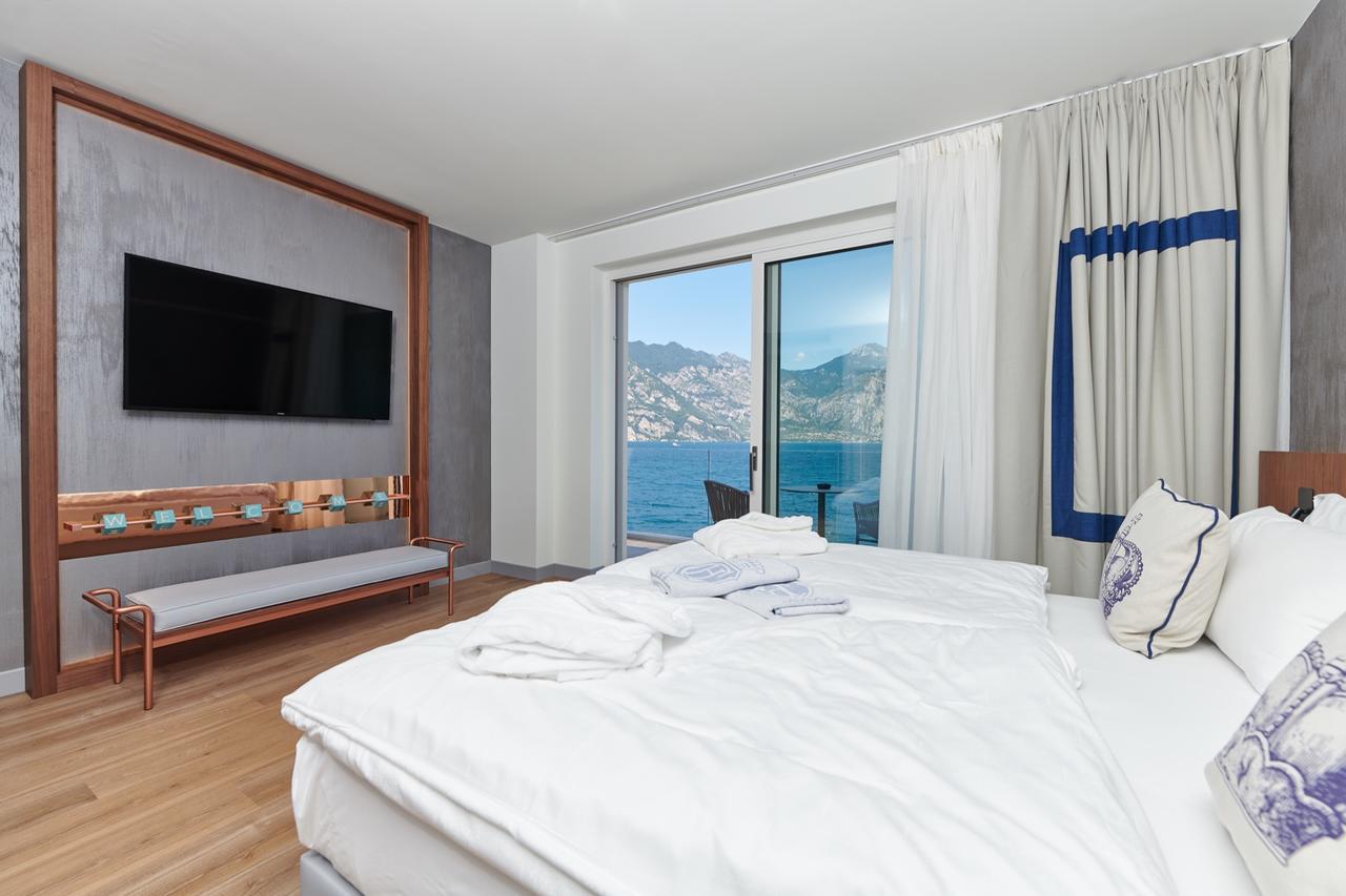 Hotel Castello Lake Front 말세진느 외부 사진