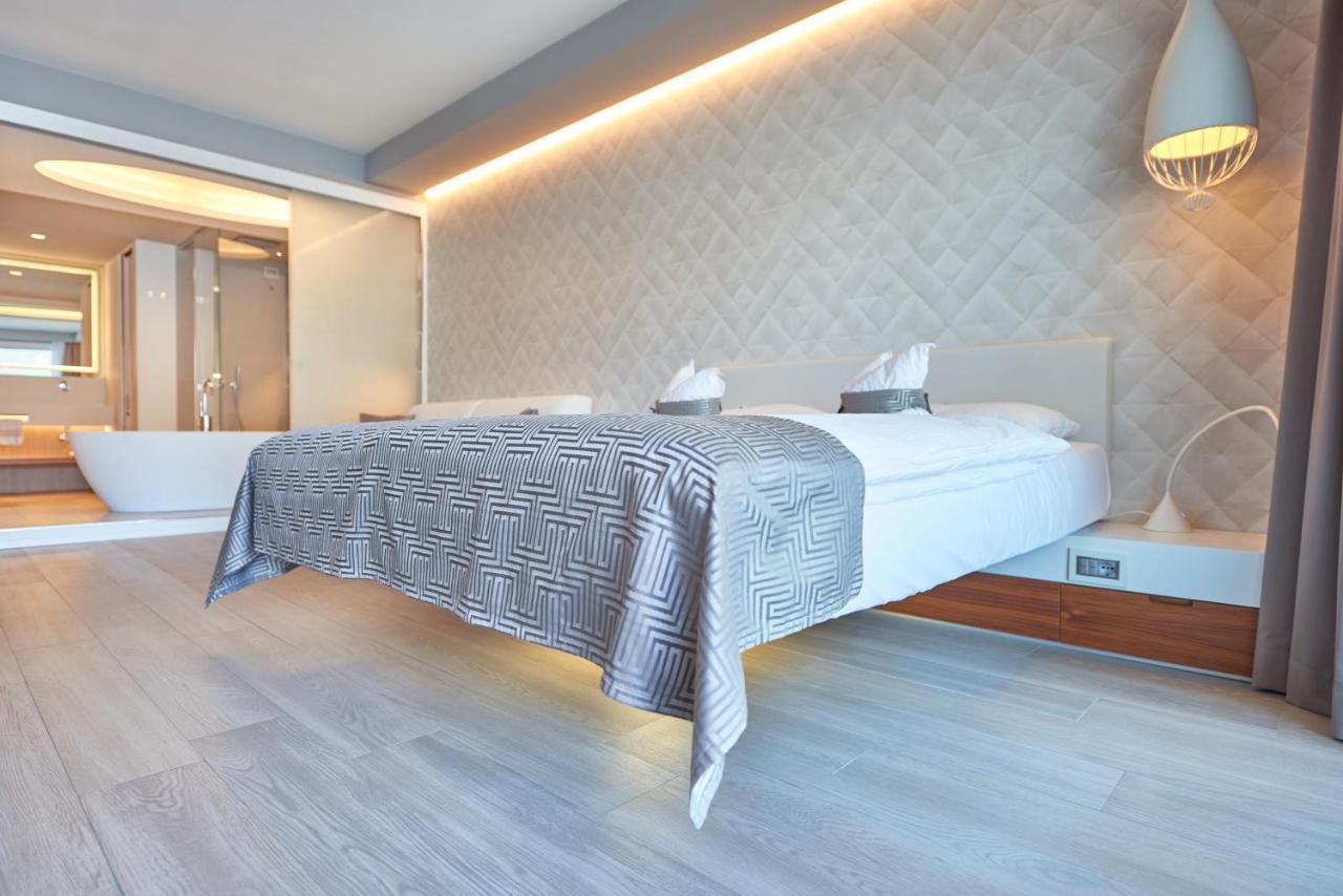 Hotel Castello Lake Front 말세진느 외부 사진